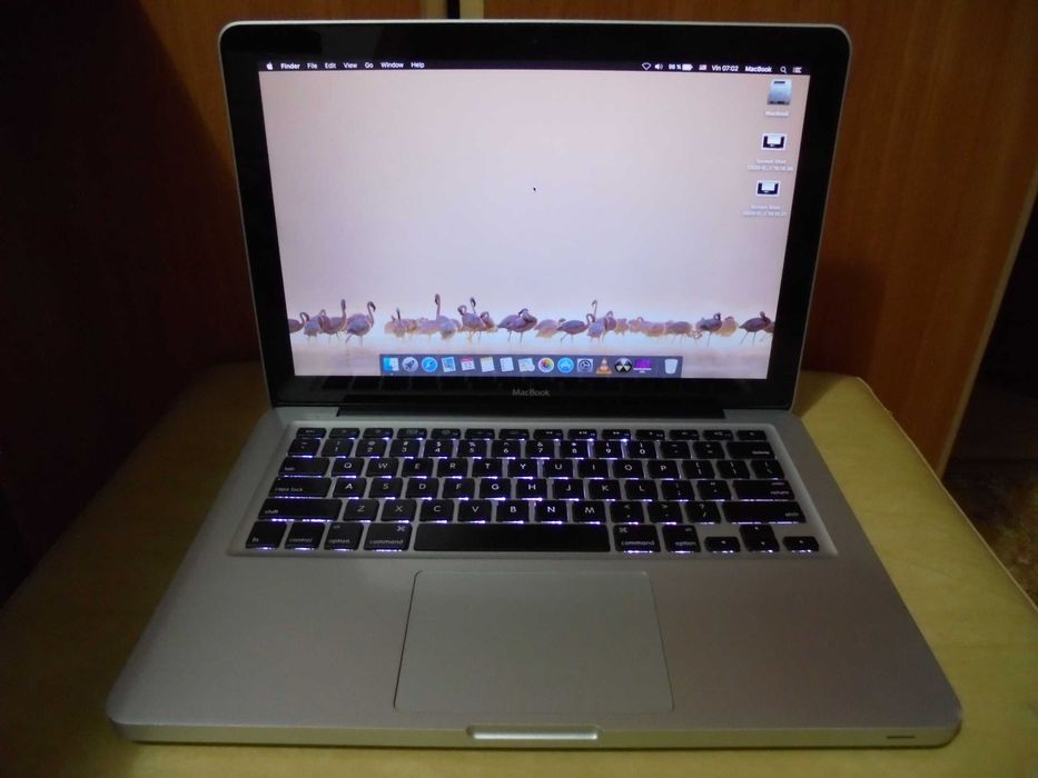 Apple MacBook Air 13-inch,8GB,DD3,2,4-Ghz.Pret-900 Lei  .