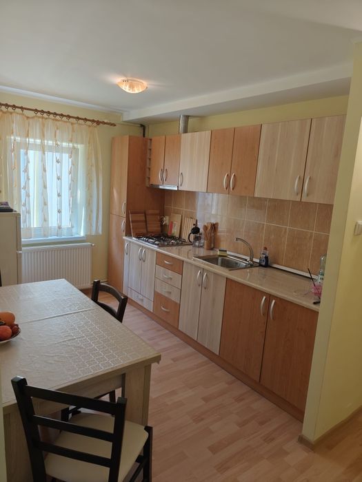 Apartament 2 camere de închiriat - zonă liniştită, ideal pt 1/2 pers.