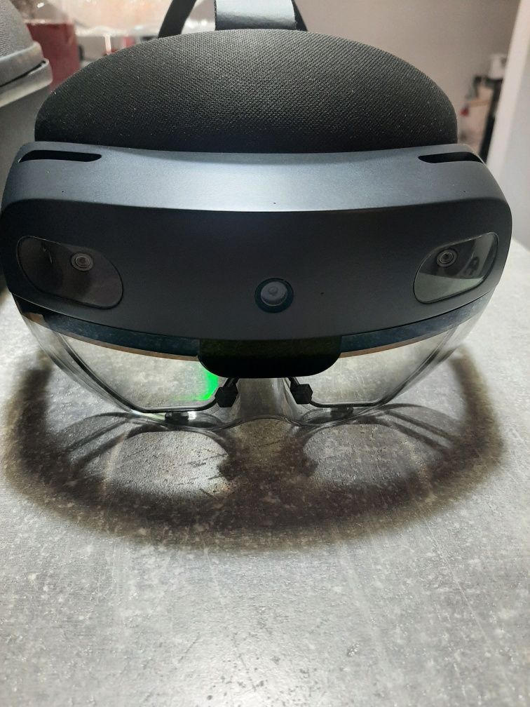 Microsoft VR Hololens 2