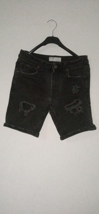 Vând pantaloni Bershka