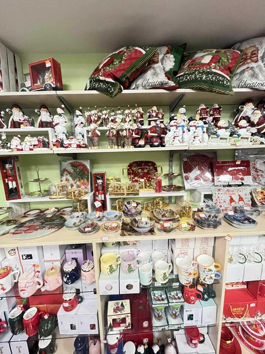 Коледни подаръци и декорации