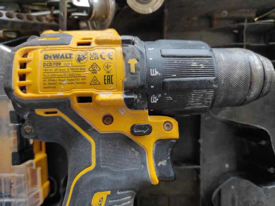 Акумулаторен винтоверт DeWalt DCD709 18V XR Brushless + куфар