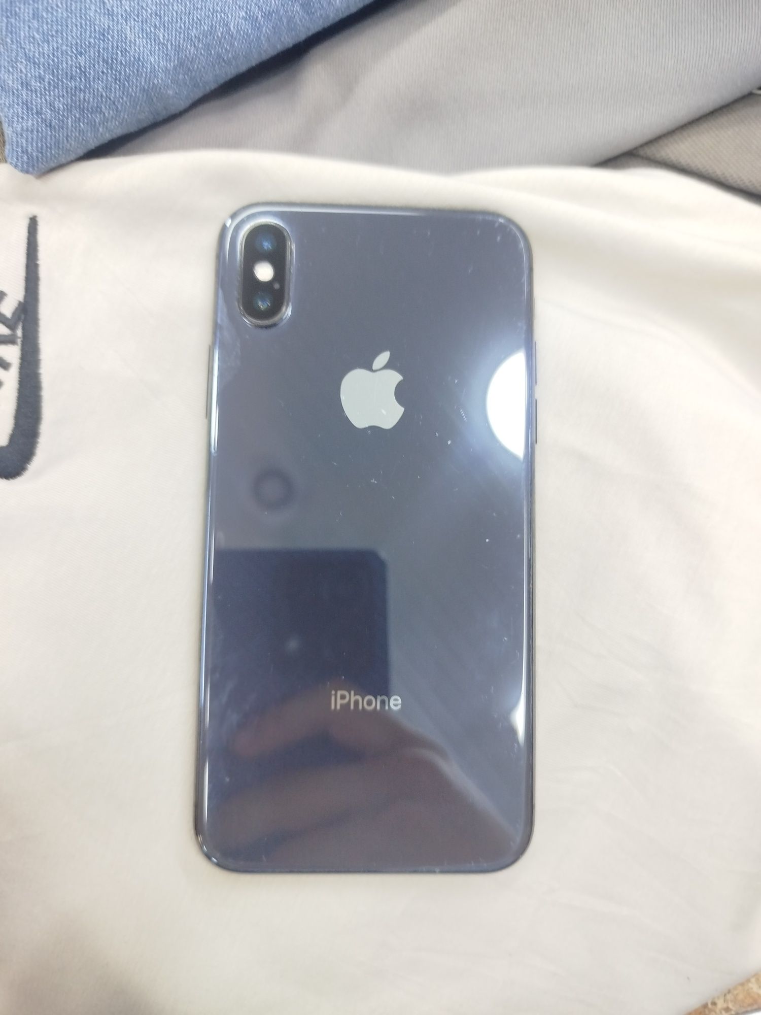 Iphone x yomkst 100 usulena xotirasi 64 tur ton yoq fes aydi yoq