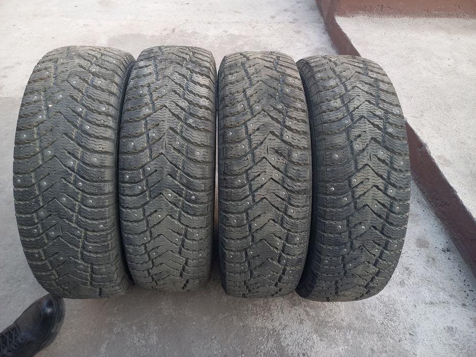 Шины зимние шипованные на R16.