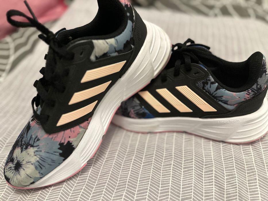 Vând adidasi Adidas
