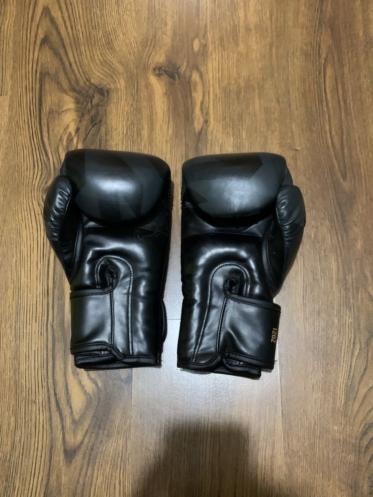Boxing gloves VENUM 12oz