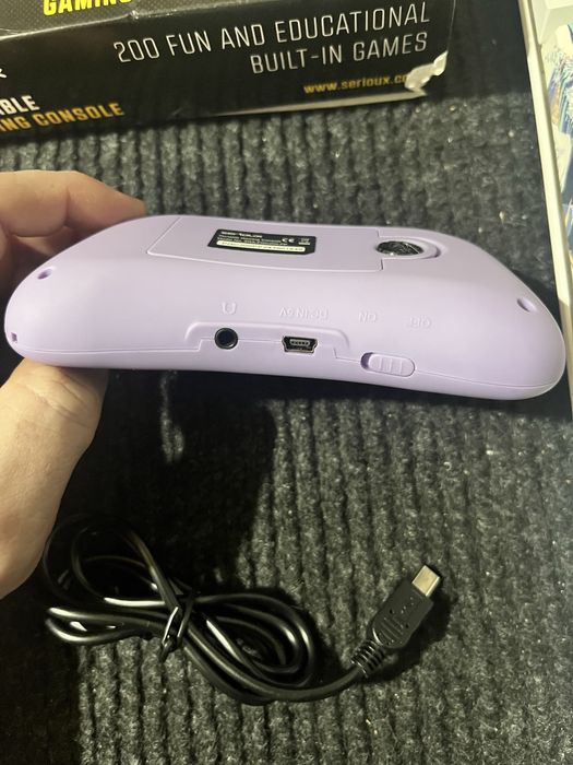 Consolă Portabilă Serioux cu 200 de Jocuri (Ecran 2.7")
