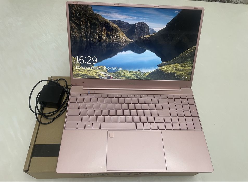 Acer ноутбук почти новый