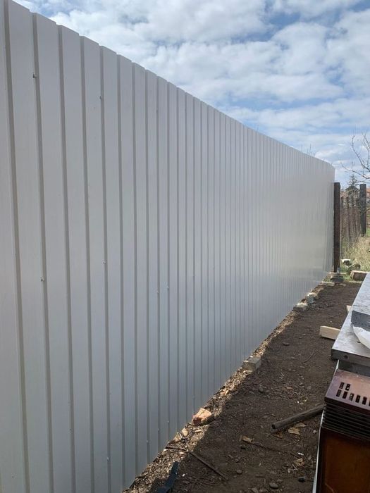 Vindem producem garduri la comanda