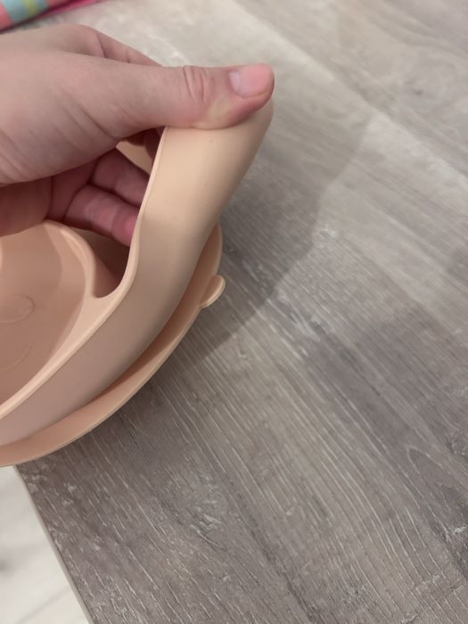 Farfurie din silicon pentru diversificarea bebelusilor