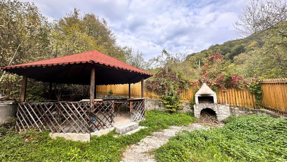 Vila parter+2 etaje, 270 mp, 11 camere plus TEREN