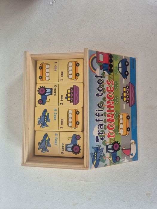 Vand 4 jocuri DOMINO, 28 piese