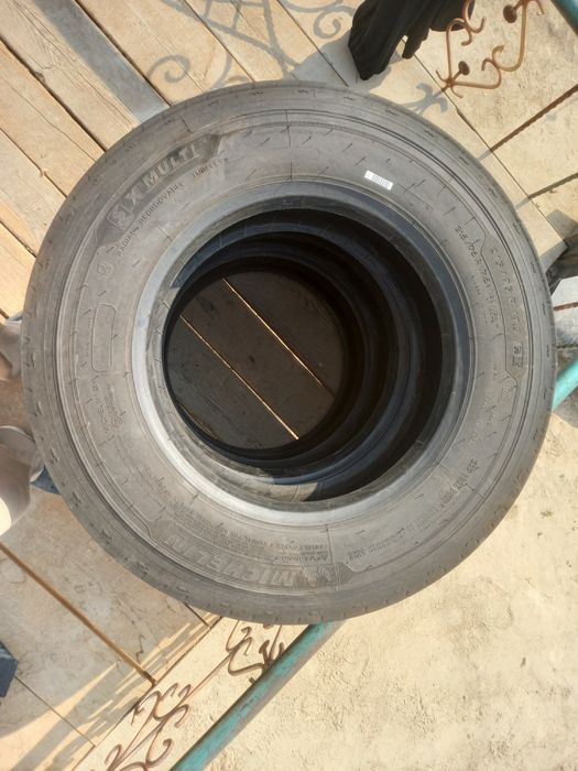 ISUZI BALON 215/75R17.5