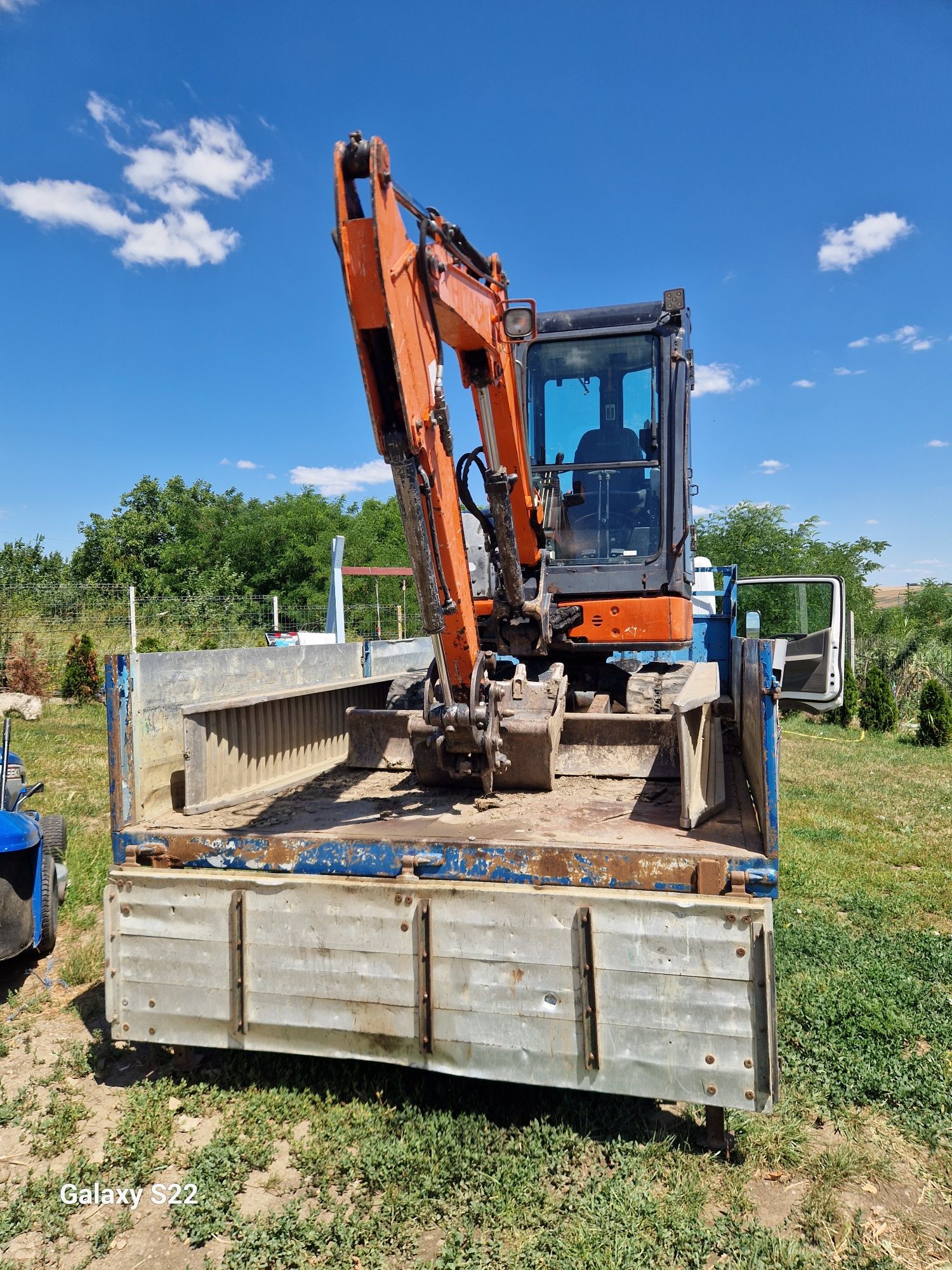 Hitachi u29 si nissan cabstar