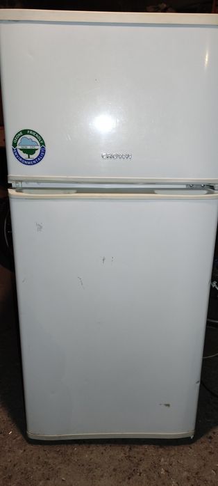 хладилник с фризер CROWN