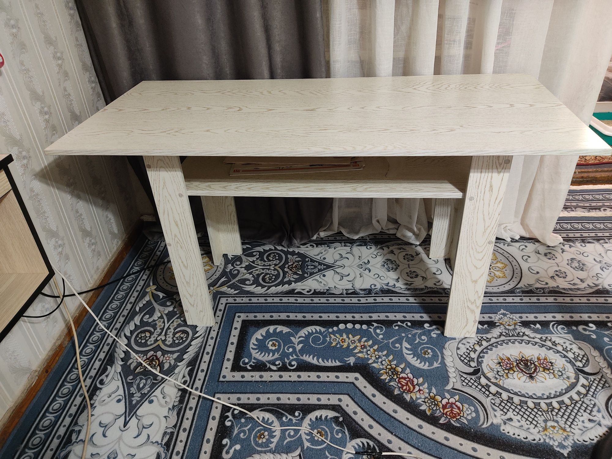 Стол из ламината