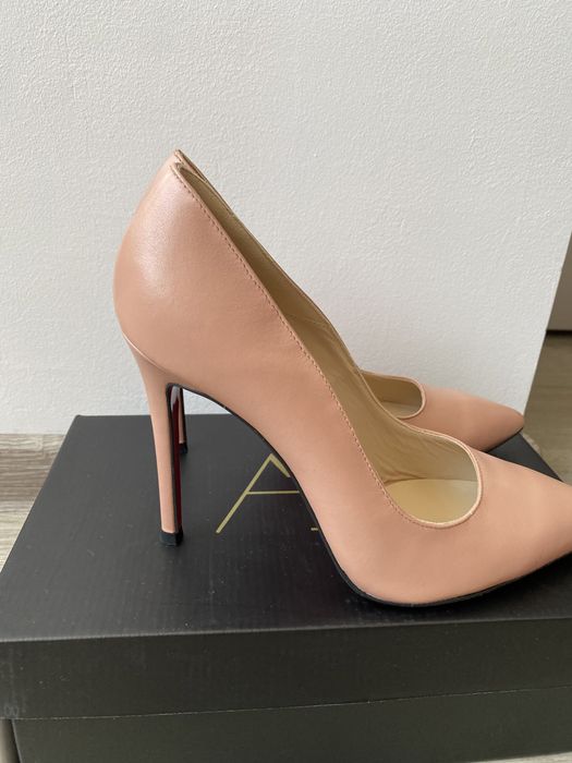 Vând stiletto AE SHOES nude noi 40