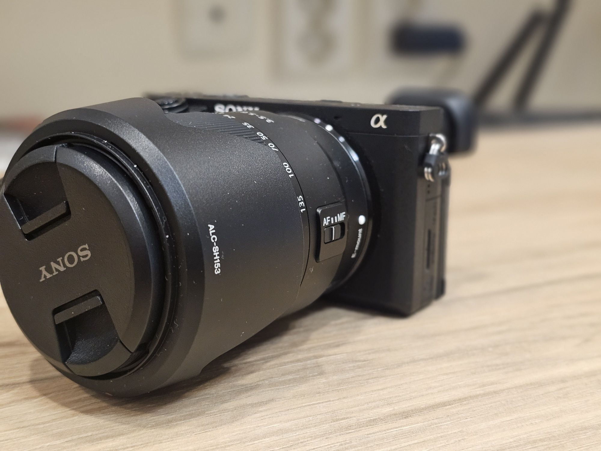 Sony Alpha a6400 в гаранция с 4 обектива, аксесоари