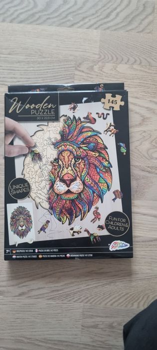 Дървен пъстроцветен пъзел