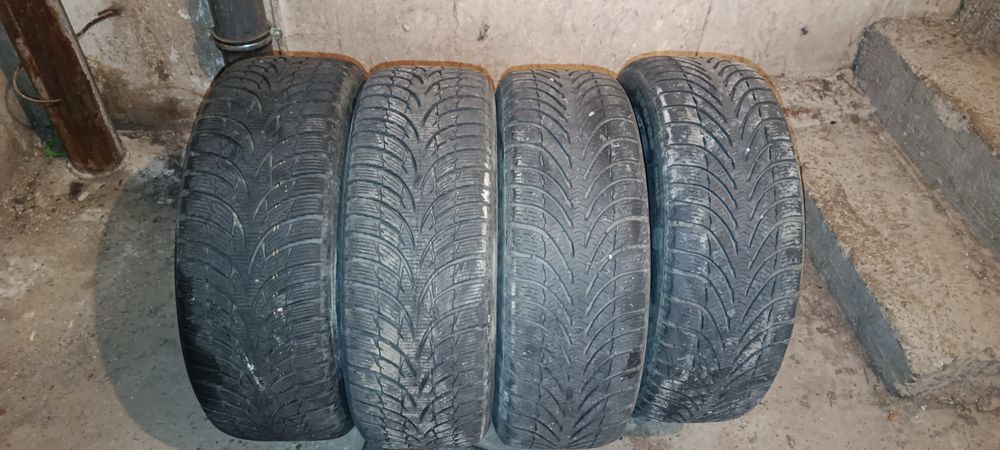 Vând 5x112 r 16 de tablă cu anvelope și capace