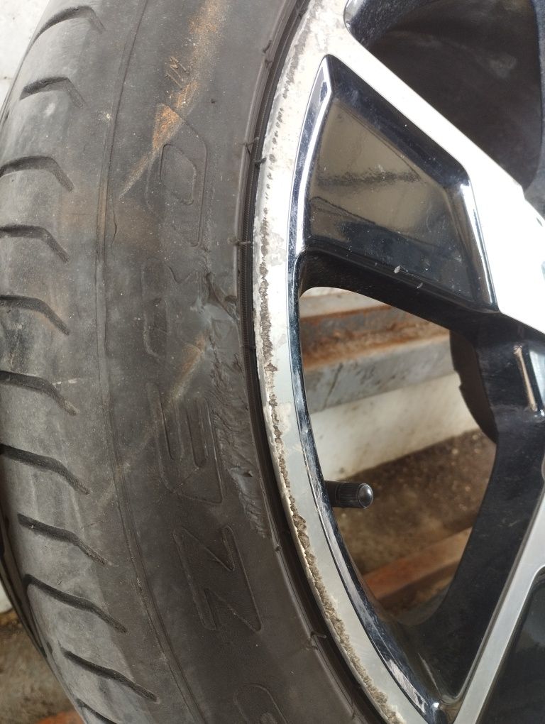 Джанти с гумите Pirelli за Mercedes w212