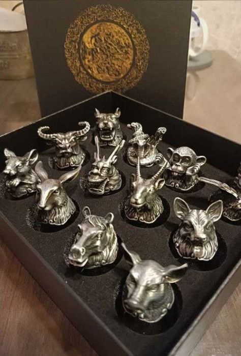 Подарочный набор рюмок
 “12 животных Восточного календаря”