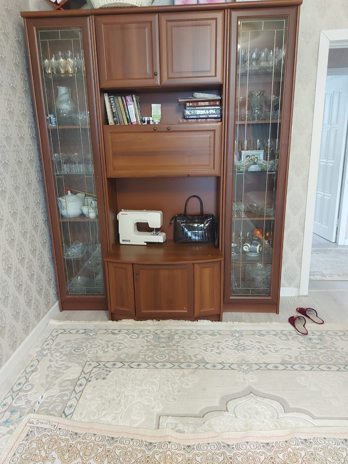 Шкаф, сервант в гостинную