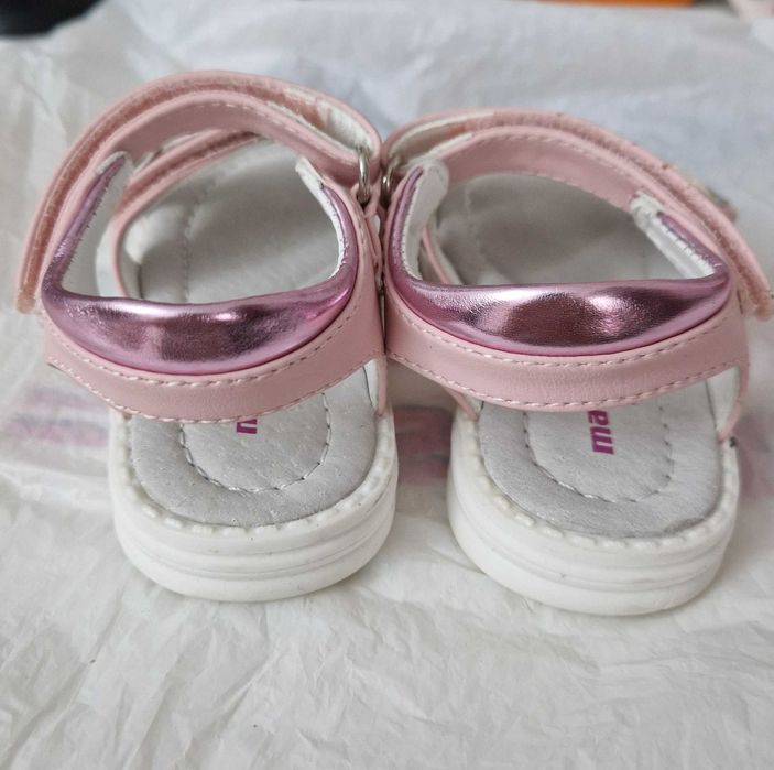 Детски розови сандали