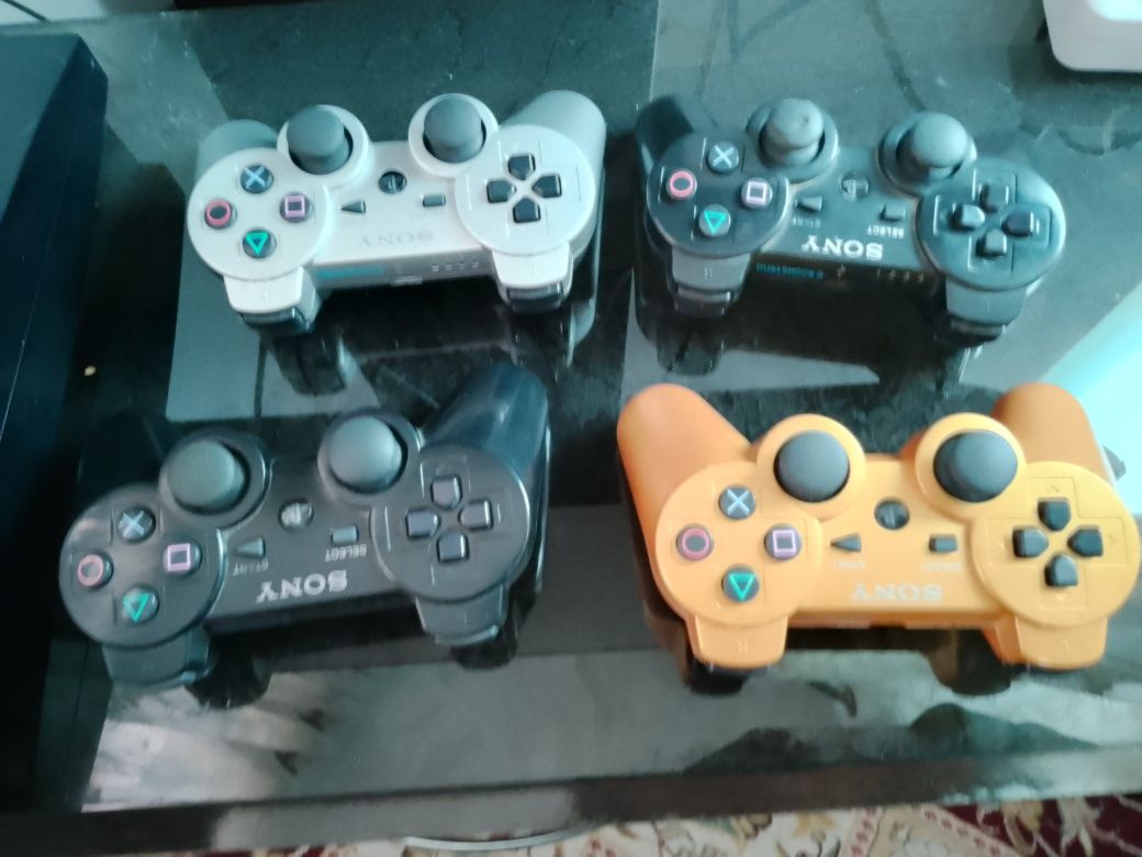 Playstation 3   4 ta Joystick b/U  holat alo