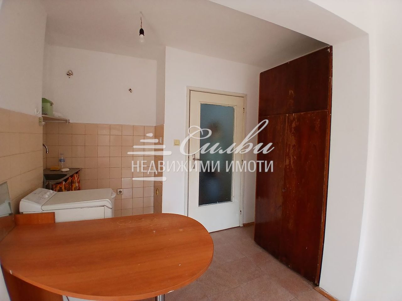 Дава се под наем Едностаен апартамент в Шумен, Център - 33 кв.м за 153 € - Снимка #3