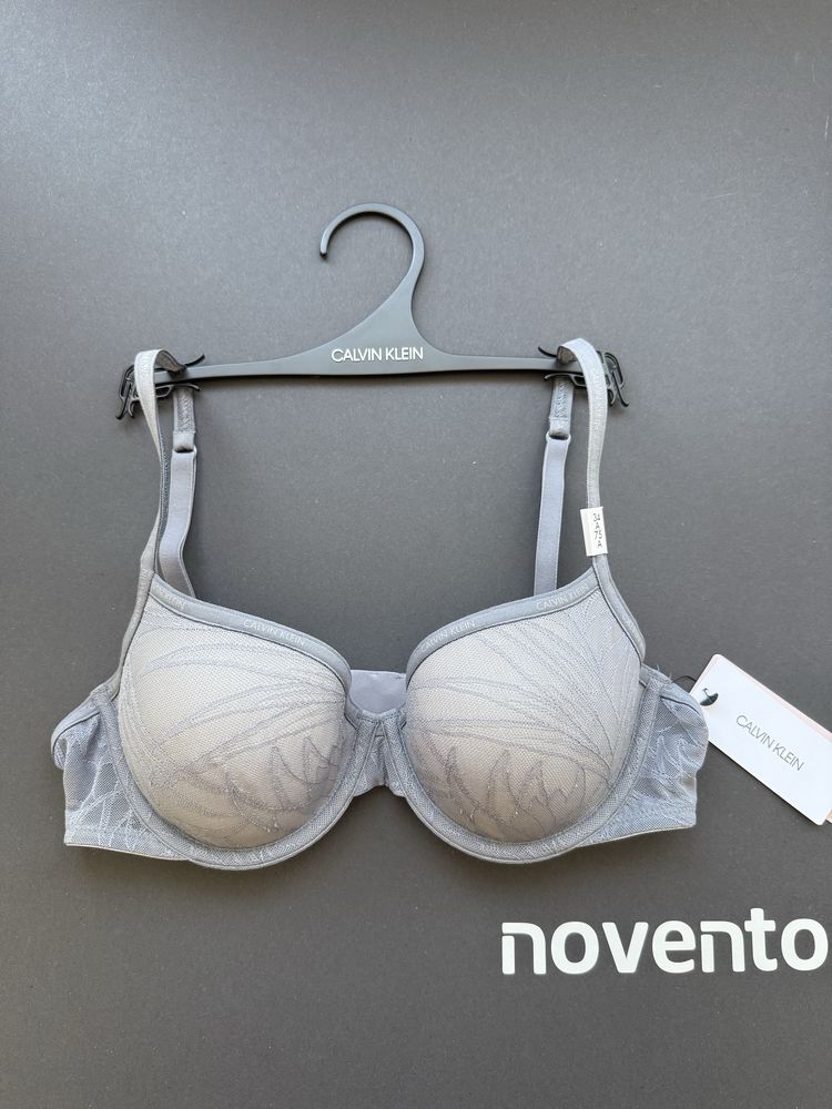 Компликт в сиво сутиен /75A/ и прашки /S/ Calvin Klein