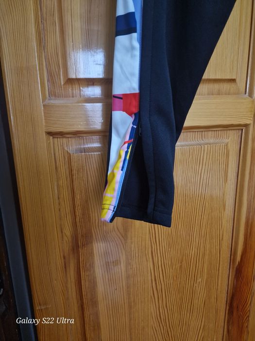 Оригинален спортен екип на Адидас!