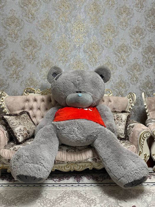 Котта айикча сотилади. Продается большой плюшевый медведь