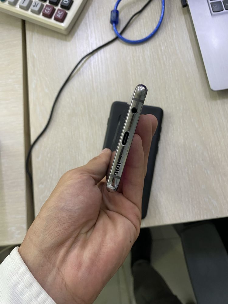 Samsung S10+ идеал срочно