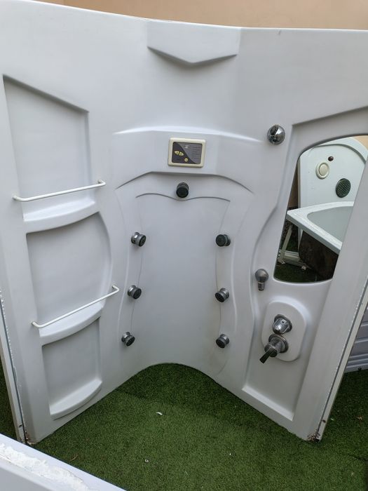Cabina de dus cu hidromasaj