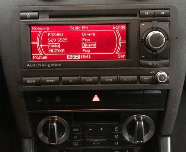 Navigatie MMI Plus Audi A3 8P ORIGINALA - Monocolor / Monocrom.