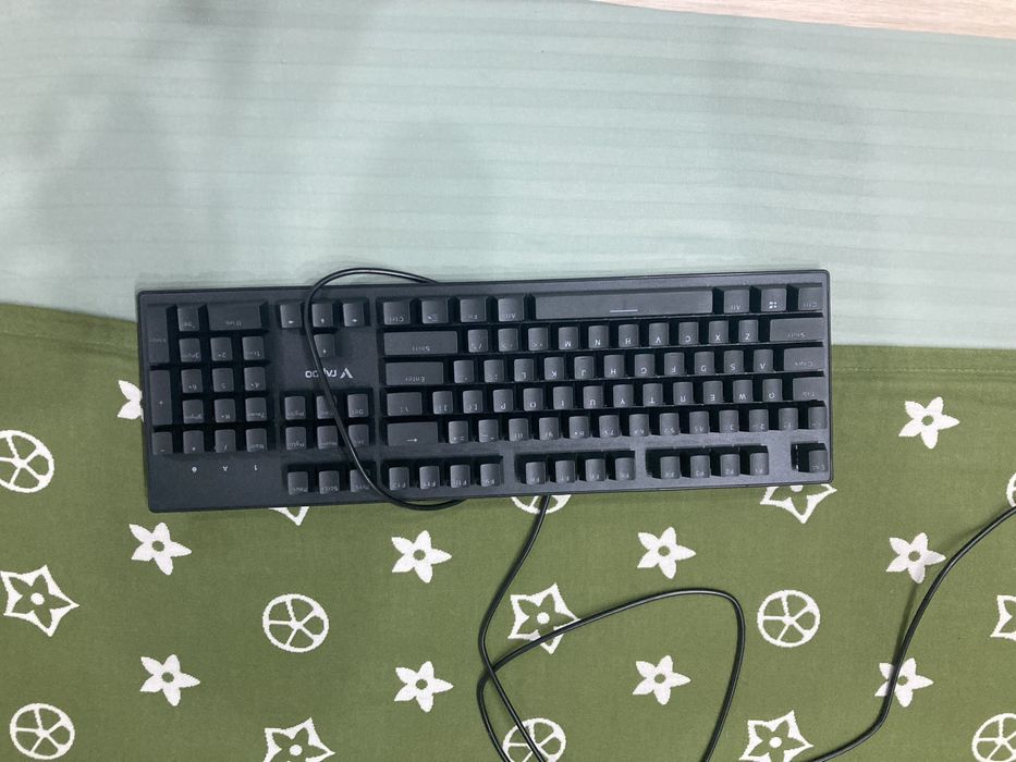 Продаю клавиатуру с подсветкой