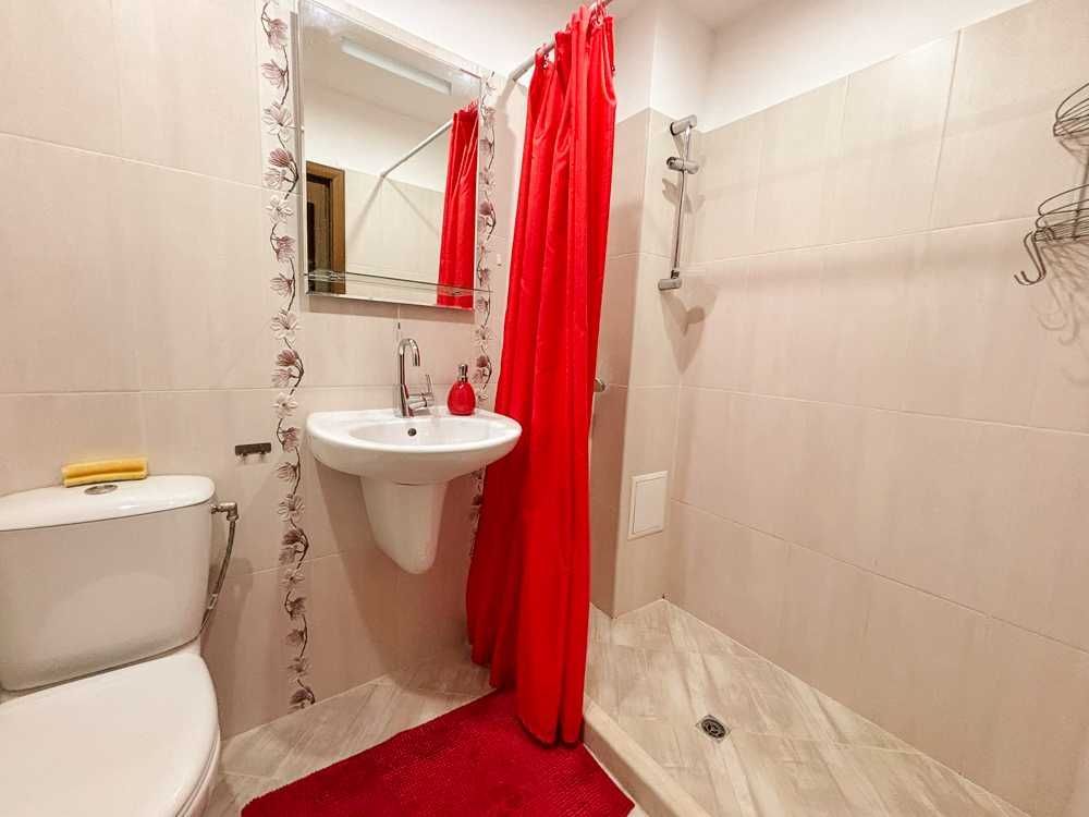 Дава се под наем Двустаен апартамент в Русе, Център - 65 кв.м за 382.5 € - Снимка #3