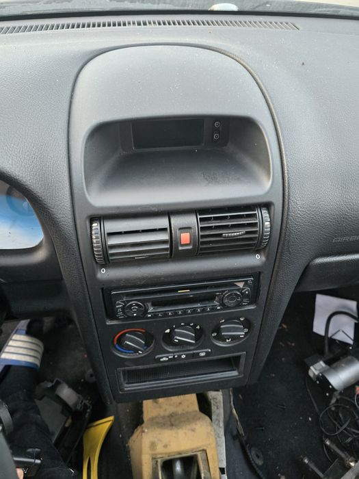 Consola centrala bord Opel Astra G culoare neagra