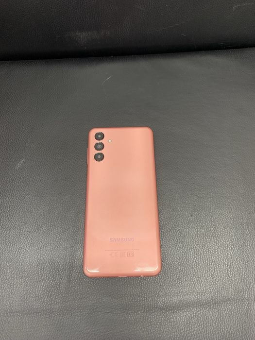 Подается самсунг А04