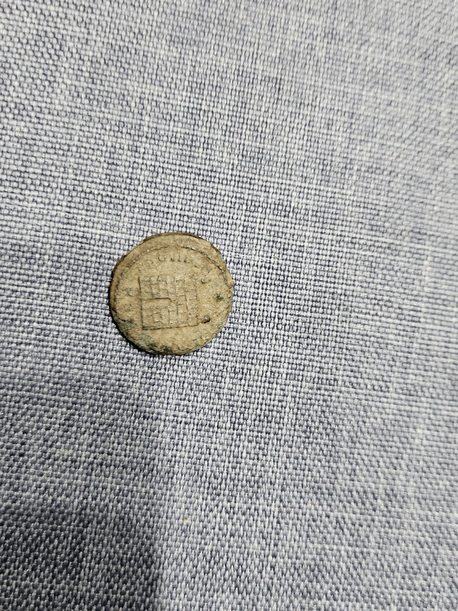 Продавам антични монети