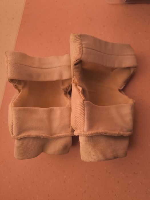 Наколенки на asics