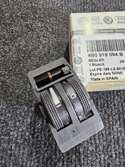 Buton reglaj faruri nou original Audi A6 C5 1999 - 2005

Cod Oe: 4B0 9