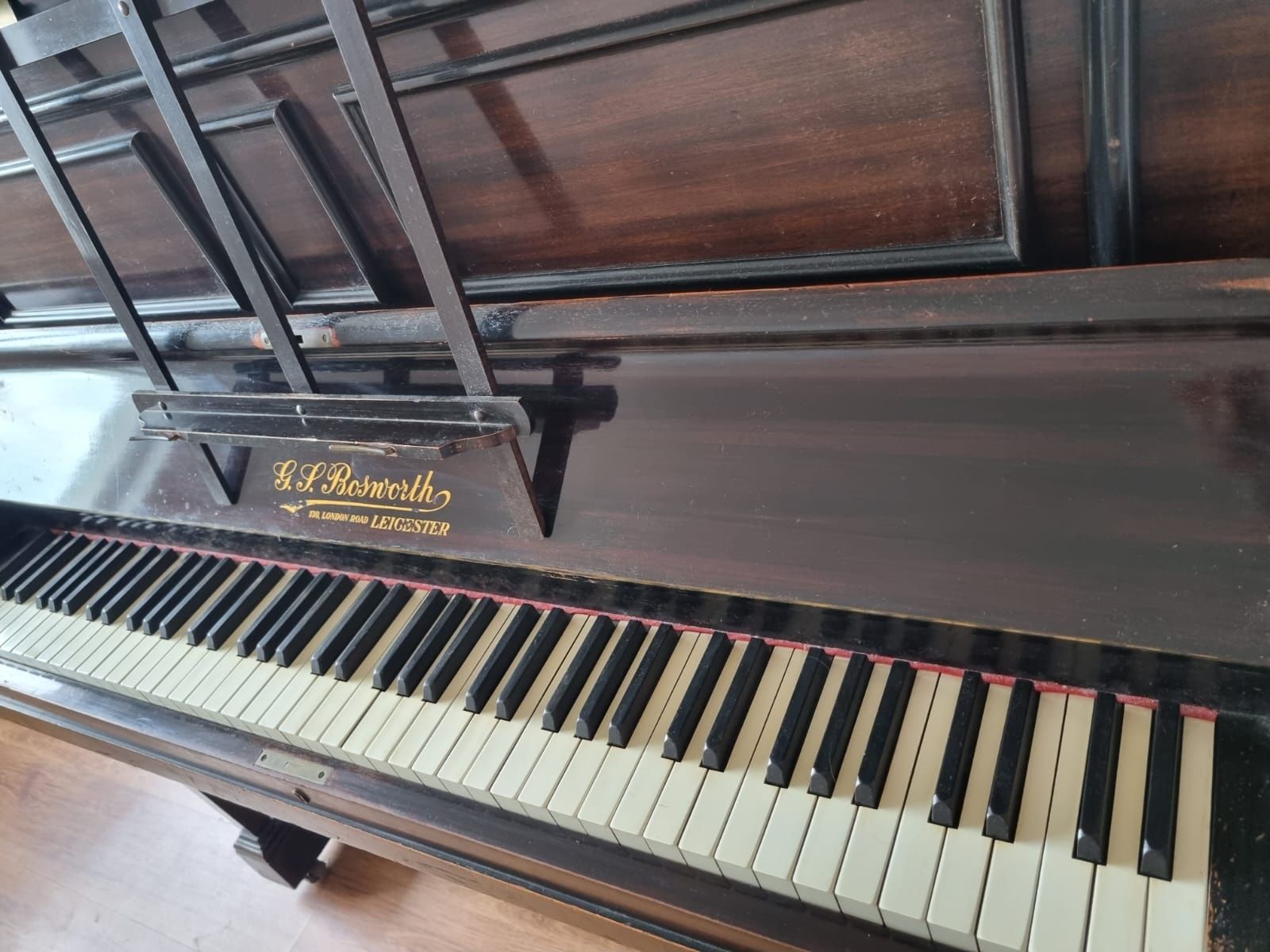Pianina G. S. Bosworth 130, London Road LEIGESTER
