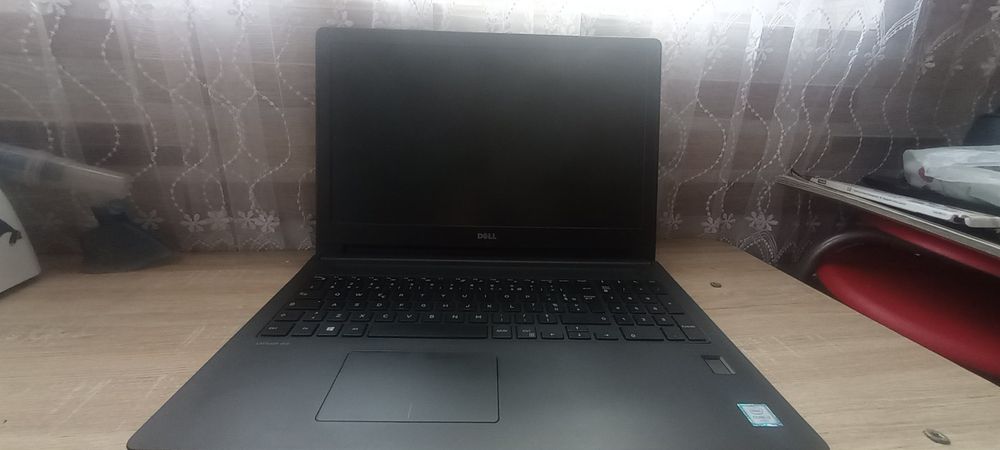 Laptop dell latitude 3570 anul 2016 pentru piese