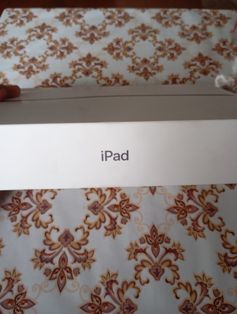 Коробка от планшета Apple