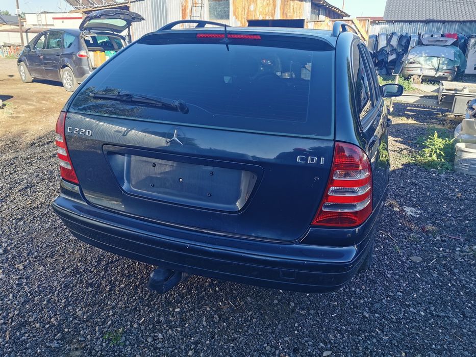 Dezmembrez w203  facelift c220 cdi manuala și automata