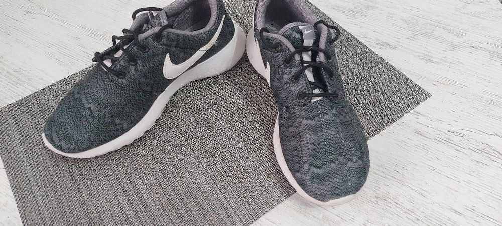 Nike sneakers unisex