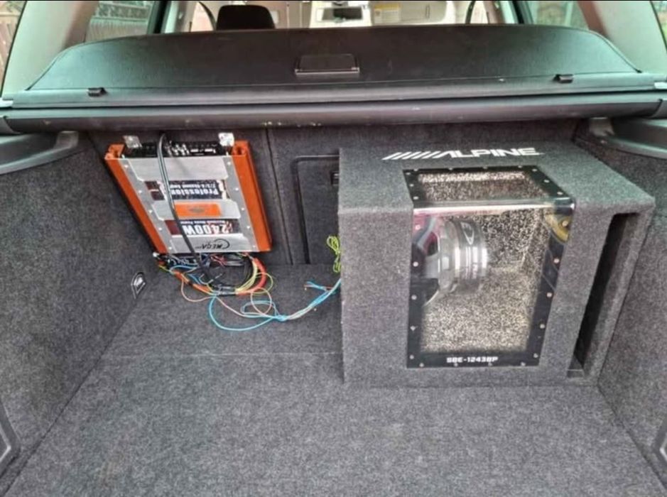 Kit subwoofer si stație auto