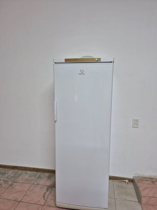 Морозильник в отличном состояний